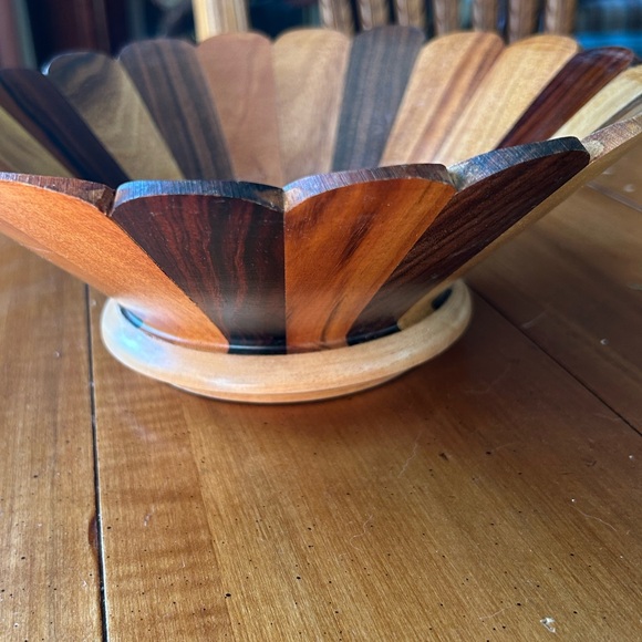 Beautiful New With Tags Mahogany Decor or Serving Wood Bowl - Picture 2 of 3
